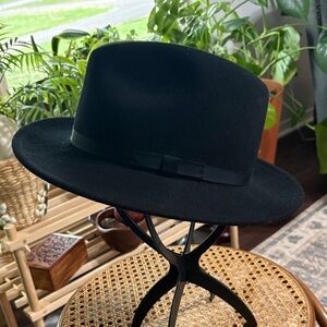 Country Gentleman Wilton fedora. Wool felt.